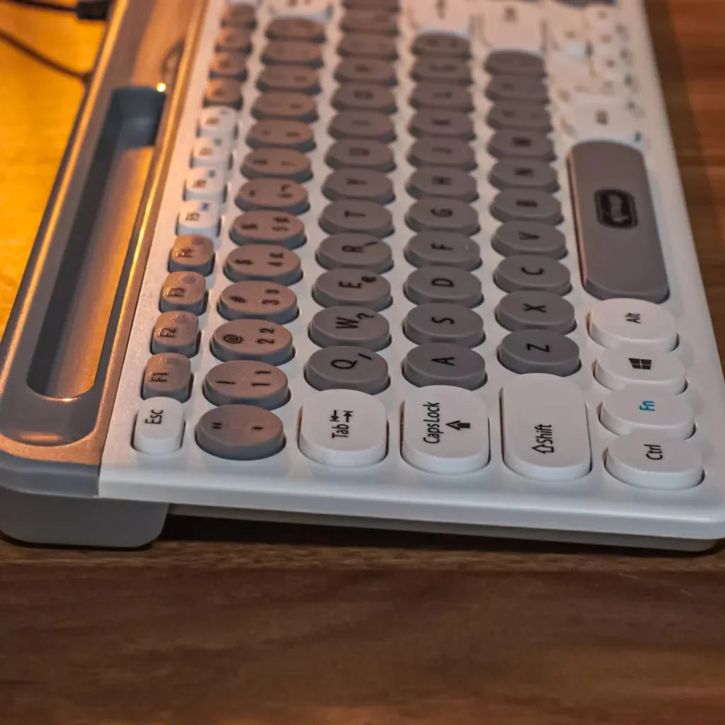 Teclado Multimídia Branco Pc Computador Fio Abnt2 Silencioso